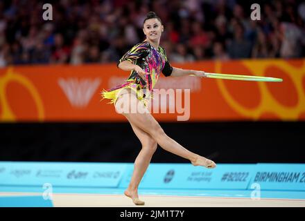 Louise Christie en Écosse pendant la gymnastique rythmique, la finale de l'équipe et la qualification individuelle - sous-division 1 à l'Arena Birmingham le septième jour des Jeux du Commonwealth 2022 à Birmingham. Date de la photo: Jeudi 4 août 2022. Banque D'Images