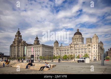 les trois grace le foie de cunard et le port de liverpool bâtiments à la tête de l'embarcadère liverpool merseyside un site classé au patrimoine mondial de l'unesco Banque D'Images