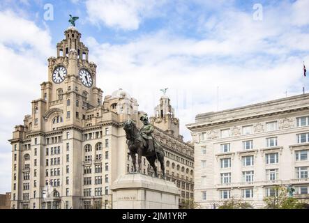 Statue d'edward V11 à cheval sur le front de mer à liverpool merseyside Banque D'Images