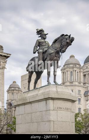 Statue d'edward V11 à cheval sur le front de mer à liverpool merseyside Banque D'Images