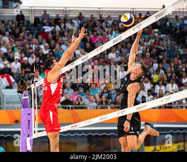 BIRMINGHAM, ROYAUME-UNI. 03rd août 2022. Joaquin Bello (ENG) (à gauche) participe au Beach Volleyball pendant Birmingham 2022 - Jeux du Commonwealth à l'arène de Birmingham mercredi, 03 août 2022 à BIRMINGHAM, ROYAUME-UNI. Credit: Taka Wu/Alay Live News Banque D'Images