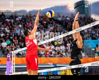 BIRMINGHAM, ROYAUME-UNI. 03rd août 2022. Joaquin Bello (ENG) (à gauche) participe au Beach Volleyball pendant Birmingham 2022 - Jeux du Commonwealth à l'arène de Birmingham mercredi, 03 août 2022 à BIRMINGHAM, ROYAUME-UNI. Credit: Taka Wu/Alay Live News Banque D'Images