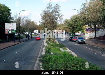 Vue depuis la rue Molesworth en direction du rond-point Old Lewisham, avant l'installation de la piste cyclable Banque D'Images