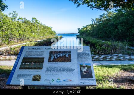 Harborwalk, à Punta Gorda, en Floride, longe la rivière de la paix dans le comté de Charlotte et relie cinq parcs. Le Harborwalk a été rendu possible parce qu'ISA Banque D'Images