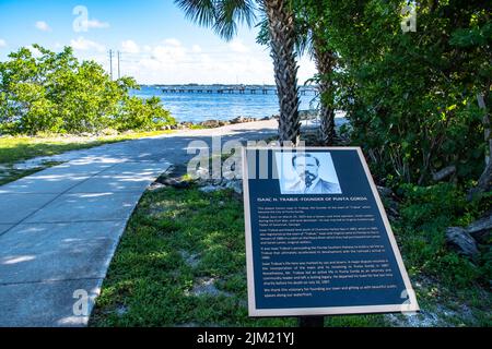 Harborwalk, à Punta Gorda, en Floride, longe la rivière de la paix dans le comté de Charlotte et relie cinq parcs. Le Harborwalk a été rendu possible parce qu'ISA Banque D'Images