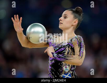 Louise Christie en Écosse pendant la gymnastique rythmique, la finale de l'équipe et la qualification individuelle - sous-division 1 à l'Arena Birmingham le septième jour des Jeux du Commonwealth 2022 à Birmingham. Date de la photo: Jeudi 4 août 2022. Banque D'Images