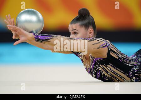 Louise Christie en Écosse pendant la gymnastique rythmique, la finale de l'équipe et la qualification individuelle - sous-division 1 à l'Arena Birmingham le septième jour des Jeux du Commonwealth 2022 à Birmingham. Date de la photo: Jeudi 4 août 2022. Banque D'Images