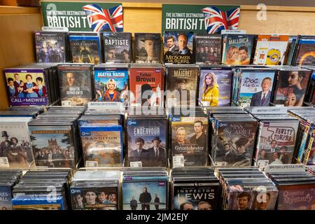 Barnes & Noble Booksellers DVD Display, New York, États-Unis 2022 Banque D'Images