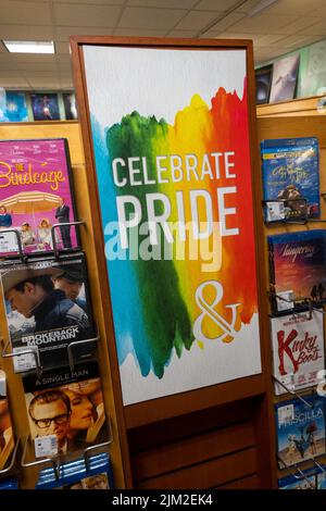 Barnes & Noble Booksellers DVD Display, New York, États-Unis 2022 Banque D'Images