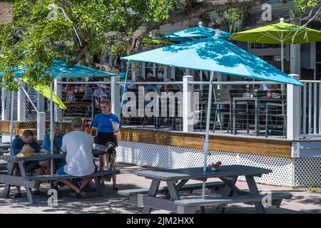 Le restaurant de la tante Kate, situé sur le front de mer, sur la rivière Tolomato, à St. Augustine, en Floride, propose une cuisine familiale de qualité et des fruits de mer locaux frais. (ÉTATS-UNIS) Banque D'Images