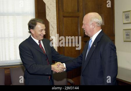 Bureau du Secrétaire adjoint - SECRÉTAIRE ADJOINT SAMUEL BODMAN AVEC PHIL GOFF, MINISTRE DES AFFAIRES ÉTRANGÈRES DE LA NOUVELLE-ZÉLANDE Banque D'Images