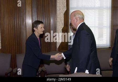 Bureau du Secrétaire adjoint - SECRÉTAIRE ADJOINT SAMUEL BODMAN AVEC PHIL GOFF, MINISTRE DES AFFAIRES ÉTRANGÈRES DE LA NOUVELLE-ZÉLANDE Banque D'Images