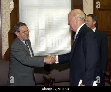 Bureau du Secrétaire adjoint - SECRÉTAIRE ADJOINT SAMUEL BODMAN AVEC PHIL GOFF, MINISTRE DES AFFAIRES ÉTRANGÈRES DE LA NOUVELLE-ZÉLANDE Banque D'Images