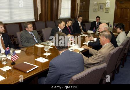 Bureau du Secrétaire adjoint - SECRÉTAIRE ADJOINT SAMUEL BODMAN AVEC PHIL GOFF, MINISTRE DES AFFAIRES ÉTRANGÈRES DE LA NOUVELLE-ZÉLANDE Banque D'Images