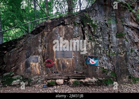 Kanchanaburi, Thaïlande - 24, Juil 2022 : plaque à propos de Hellfire Pass Memorial Museum (Chong khaokaht Museum) du chemin de fer de la mort qui a été construit cruelle Banque D'Images