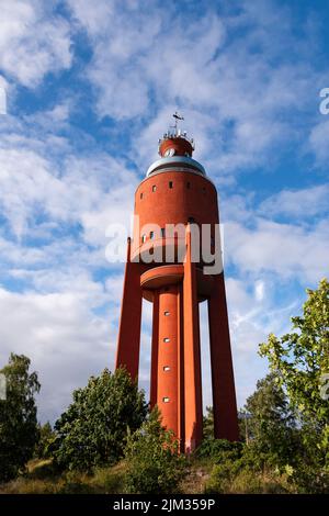 Le château d'eau de Hanko, le célèbre monument du sud de la Finlande en été. Vue en angle bas Banque D'Images