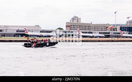 Le Royal Docks une spectaculaire célébration de finale alors que l'événement de fin de la Clipper Round the World Yacht Race aura lieu à côté du Royal Albert Dock Banque D'Images