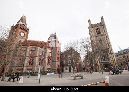 Vue sur l'hôtel de ville et la rue Blagrave à Reading, Berkshire, au Royaume-Uni Banque D'Images