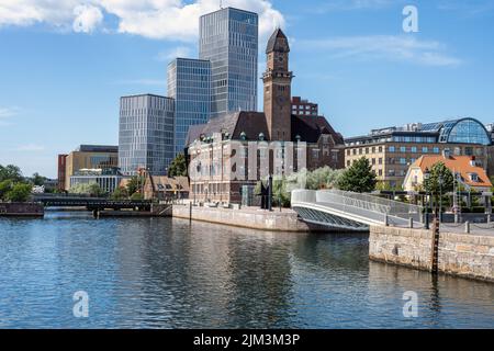 Bâtiments anciens et modernes vus à Malmö, Suède Banque D'Images