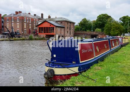 Chester, Royaume-Uni: 3 juillet 2022: Une scène générale du canal Shropshire Union près de la Tour Wharfe à Chester Banque D'Images