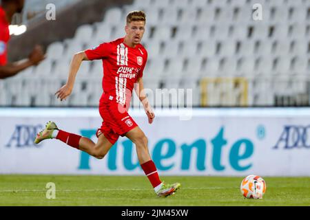 BELGRADE, SERBIE - AOÛT 4 : Gijs Smal du FC Twente pendant le troisième tour de qualification de la Ligue de conférence de l'UEFA Europa entre FK Cukaricki et le FC Twente au Stadion FK Partizan on 4 août 2022 à Belgrade, Serbie (photo de Nicola Krstic/Orange Pictures) Banque D'Images