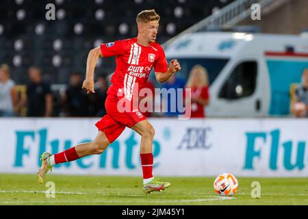 BELGRADE, SERBIE - AOÛT 4 : Gijs Smal du FC Twente pendant le troisième tour de qualification de la Ligue de conférence de l'UEFA Europa entre FK Cukaricki et le FC Twente au Stadion FK Partizan on 4 août 2022 à Belgrade, Serbie (photo de Nicola Krstic/Orange Pictures) Banque D'Images