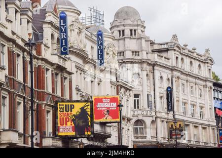 Londres, Royaume-Uni 3rd août 2022. Théâtres sur Shaftesbury Avenue dans West End, vue de jour. Banque D'Images