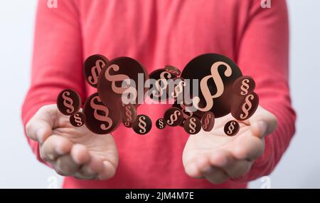 Main d'une personne avec des icônes de paragraphe illustratives flottant au-dessus des mains. Concept de communication. Banque D'Images