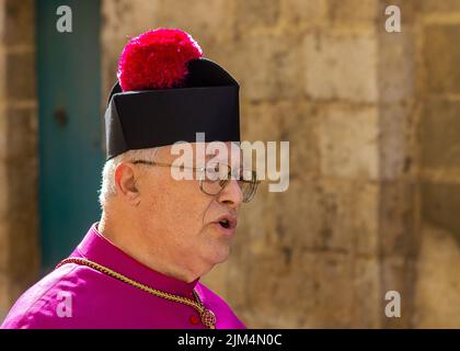 Monseigneur de la cathédrale Mdina Mdina Métropolitaine portant le birremtum Banque D'Images