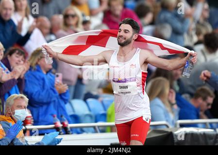 Le Zachary Alexander Shaw d'Angleterre célèbre la prise de l'argent après la finale masculine T11/12 100m au stade Alexander le septième jour des Jeux du Commonwealth 2022 à Birmingham. Date de la photo: Jeudi 4 août 2022. Banque D'Images