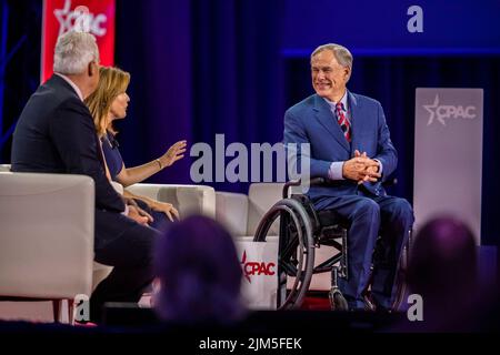 Dallas, Texas, États-Unis. 4th août 2022. Greg ABBOTT, gouverneur républicain du Texas, prend la parole à la conférence du CPAC Texas 2022. (Image de crédit : © Chris Rusanowsky/ZUMA Press Wire) Banque D'Images