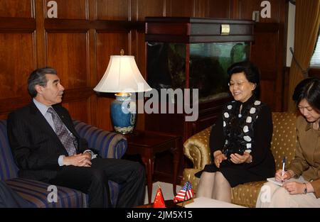 Bureau du Secrétaire - le Secrétaire Carlos Gutierrez avec le Ministre chinois Banque D'Images