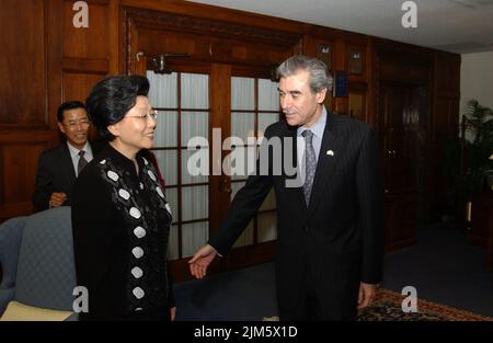 Bureau du Secrétaire - le Secrétaire Carlos Gutierrez avec le Ministre chinois Banque D'Images