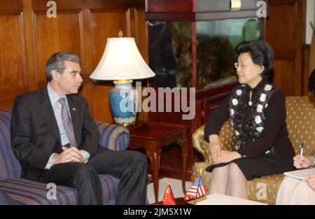 Bureau du Secrétaire - le Secrétaire Carlos Gutierrez avec le Ministre chinois Banque D'Images