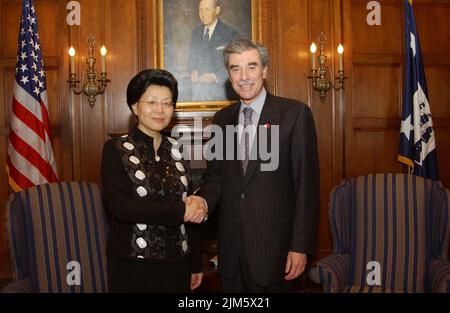 Bureau du Secrétaire - le Secrétaire Carlos Gutierrez avec le Ministre chinois Banque D'Images