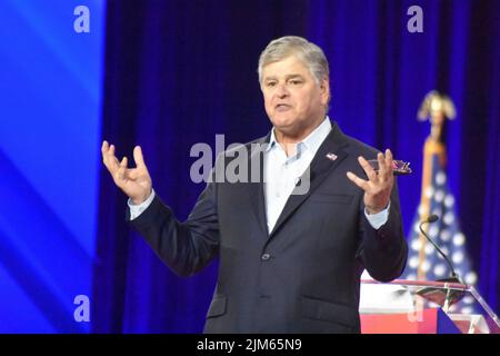 Dallas, Texas, États-Unis. 4th août 2022. (NOUVEAU) Sean Hannity prononce une allocution à la Conférence d'action politique conservatrice 2022 à Dallas, Texas. 4 août 2022, Dallas, TX, États-Unis : Sean Hannity, Fox News, animateur de TV, prononce des remarques lors de la Conférence d'action politique conservatrice (CPAC), qui s'est tenue au Texas, aux États-Unis, jeudi (4). La conférence, qui se poursuit jusqu'au dimanche (07), est diffusée en direct sur le site Web du CPAC et en ligne sur Fox Nation et se concentre sur l'immigration, la frontière, le genre de gauche et les politiques poussées par les démocrates aux États-Unis et aussi sur la guerre en Ukraine et en Russie Banque D'Images