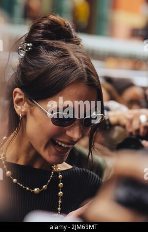 Observations de célébrités - New York, Bella Hadid départ de l'hôtel Mercer NEW YORK, NEW YORK - MAI 01 : Bella Hadid est vue à Tribeca sur 01 mai 2022 Banque D'Images