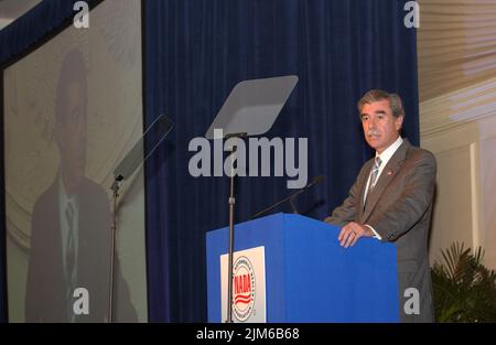 Bureau du Secrétaire - Secrétaire Carlos Gutierrez avec les concessionnaires automobiles nationaux (ouragan Katrina) Banque D'Images