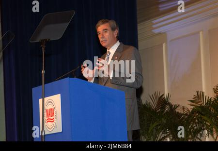 Bureau du Secrétaire - Secrétaire Carlos Gutierrez avec les concessionnaires automobiles nationaux (ouragan Katrina) Banque D'Images