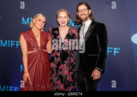 Melbourne, Australie, 04/08/2022, les célébrités sont invitées sur le tapis rouge pour le gala de la soirée d'ouverture du Festival international du film de Melbourne 70th au Hamer Hall, Centre des arts de Melbourne. Plus de deux mille invités et membres du public ont assisté à la soirée d'ouverture du Festival international du film de Melbourne 70th au Hamer Hall, Arts Centre Melbourne, Australie. Le festival du film se tiendra du 4th août au 21st août et présentera 371 films, ainsi que des courts métrages, des conférences et des Q&R. Le MIFF aura lieu à travers Melbourne et la région de Victoria. Banque D'Images