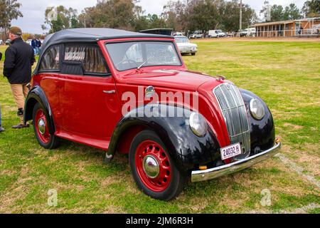 Morris 8 1940s Tourer Cabriolet deux portes au Manilla Showground Australie. Banque D'Images