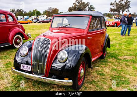 Morris 8 1940s Tourer Cabriolet deux portes au Manilla Showground Australie. Banque D'Images