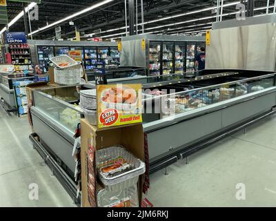 Augusta, GA USA - 11 28 21: Walmart magasin d'alimentation intérieur de la grille d'exposition Banque D'Images