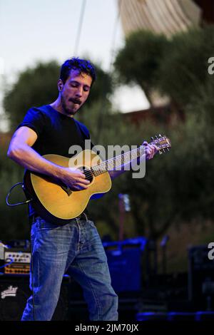 Rome, Italie. 04th août 2022. Ben Harper et le criminel innocent vivent à la Rome Summer Fest - cavea Auditorium Parco della Musica à Rome. Le duo Casadilegno ouvre le concert. Ben Harper, avec Leon Mobley à percussion, Juan Nelson à la basse, Oliver Charles à la batterie, Jason Yates à la guitare et Michael Ward à la guitare. (Photo de Daniela Franceschelli/Pacific Press) Credit: Pacific Press Media production Corp./Alay Live News Banque D'Images