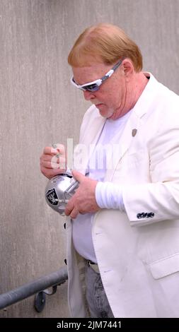 Canton, Ohio, États-Unis. 4th août 2022. Mark Davis, propriétaire des Raiders, lors du match des Jacksonville Jaguars contre Las Vegas Raiders Hall of Fame à Canton, Ohio. Jason Pohuski/CSM/Alamy Live News Banque D'Images