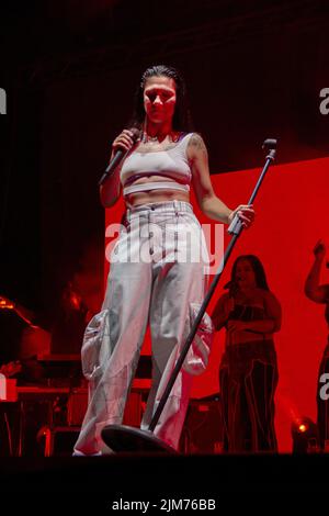 3 août 2022, Bassano del Grappa, Italie: ELISA - Retour au futur circuit en direct - Bassano del Grappa. La chanteuse italienne Elisa se produit à Bassano del Grappa, avec sa tournée « Retour au futur », dédiée à la protection de l'environnement. (Credit image: © Mimmo Lamacchia/Pacific Press via ZUMA Press Wire) Banque D'Images