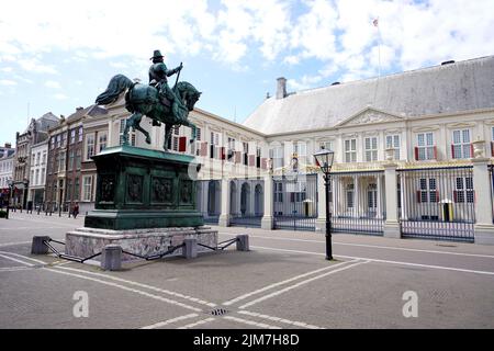 Palais de Noordeinde et statue équestre de Guillaume I au centre de la Haye, résidence officielle des monarques néerlandais, pays-Bas Banque D'Images