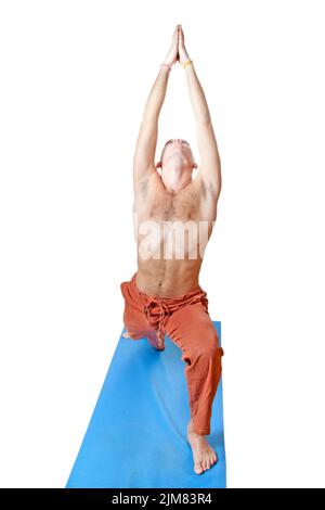 Yoga. Homme en position virabhadrasana Banque D'Images