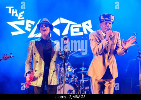 Pauline Black et Arthur 'Gapss' Hendrickson du Selecter photographié pendant le WOMAD 40th (World of Music Arts and Dance) tenu à Charlton Park , Malmesbury le jeudi 28 juillet 2022 . Photo de Julie Edwards. Banque D'Images