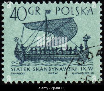 POLOGNE - VERS 1963: Timbre imprimé en Pologne montre l'ancien navire scandinave Banque D'Images